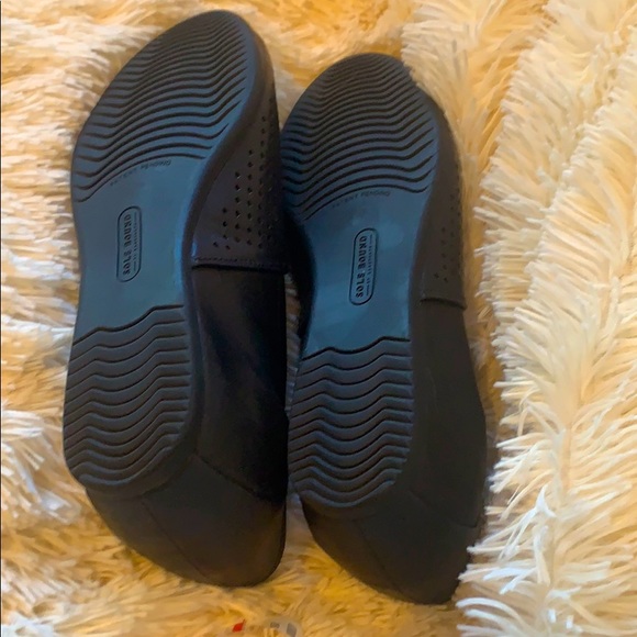 Shoes - Picture 2 of 4